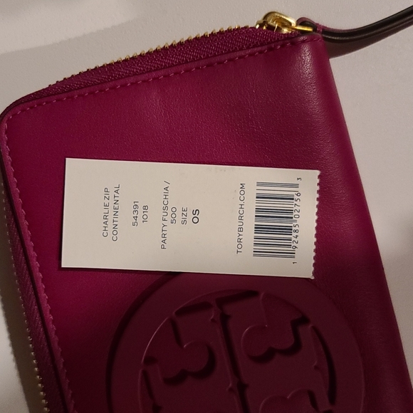 NWT Tory Burch Charlie Zip Continental wallet in Party Fuchsia - Picture 2 of 5